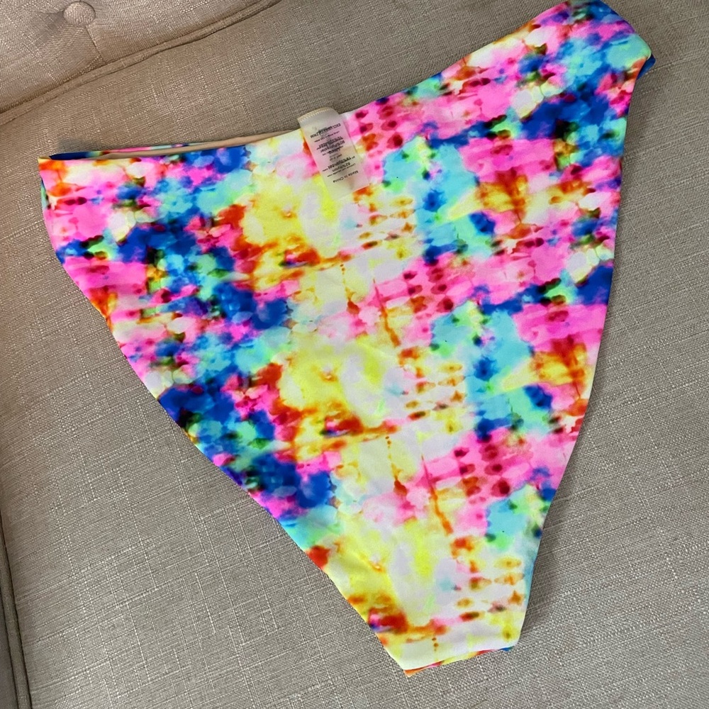 Size L swim bottoms
